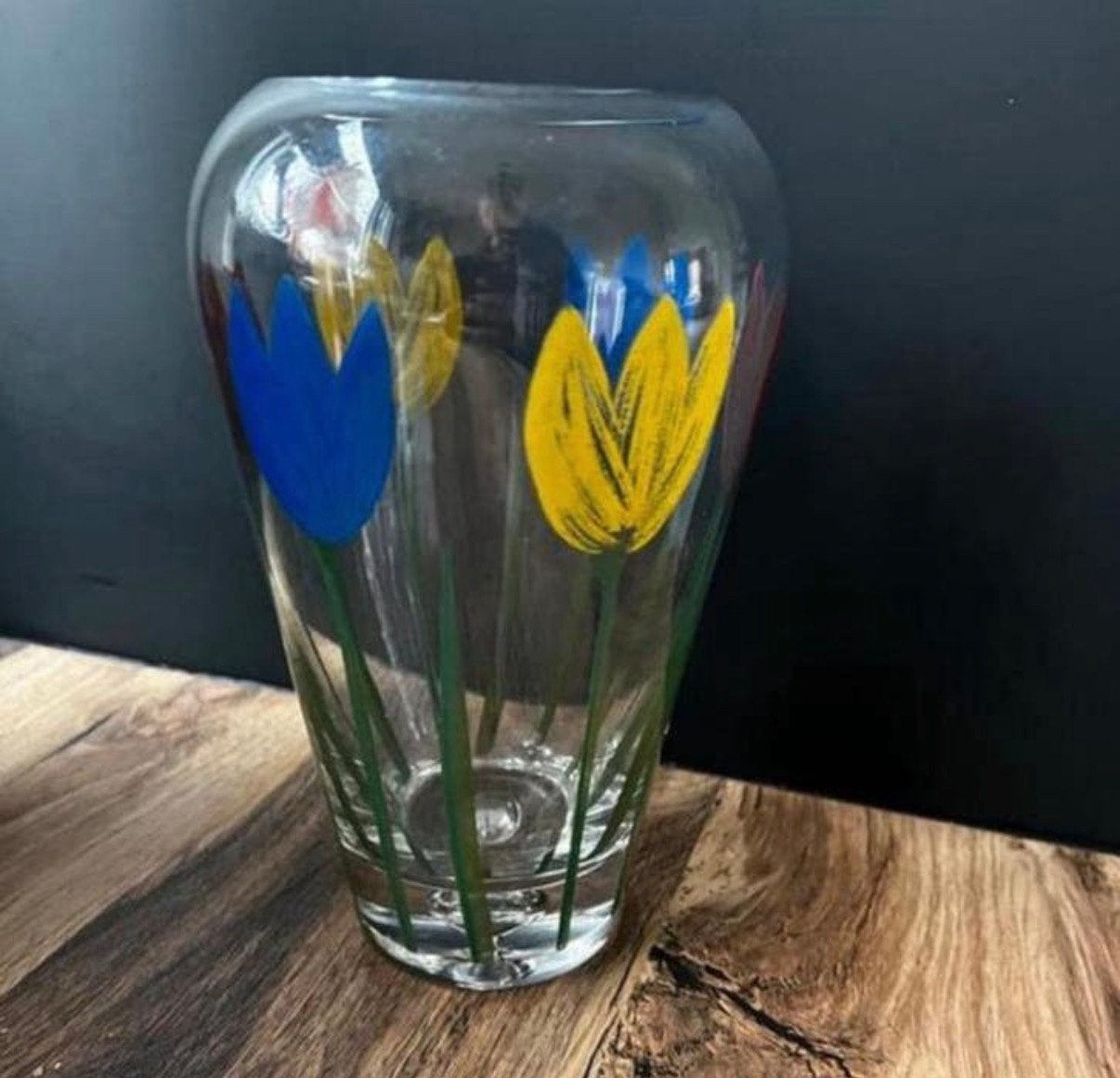 Mooie glazen vaas met tulpen, Overige kleuren, Ophalen of Verzenden, Minder dan 50 cm, Glas