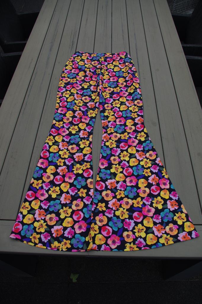 Loavies flared broek met bloemenprint, maat xs, Overige kleuren, Ophalen of Verzenden, Maat 34 (XS) of kleiner, Lang