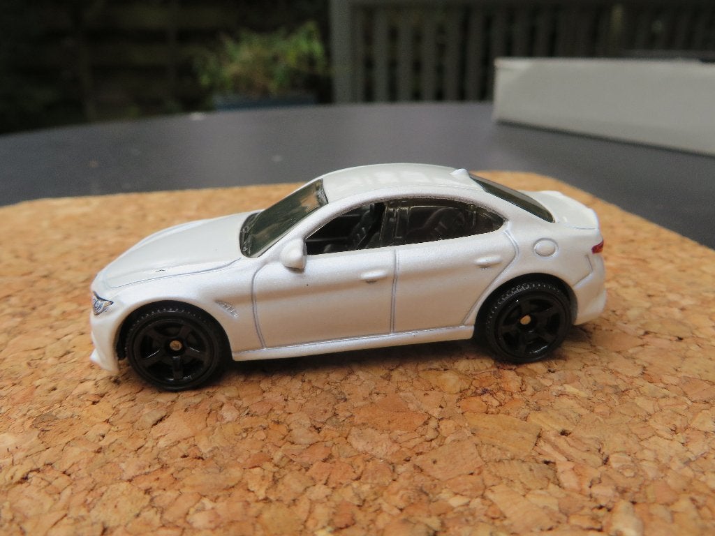 Matchbox Alfa Romeo Giulia WIT, Ophalen of Verzenden, Nieuw, Auto