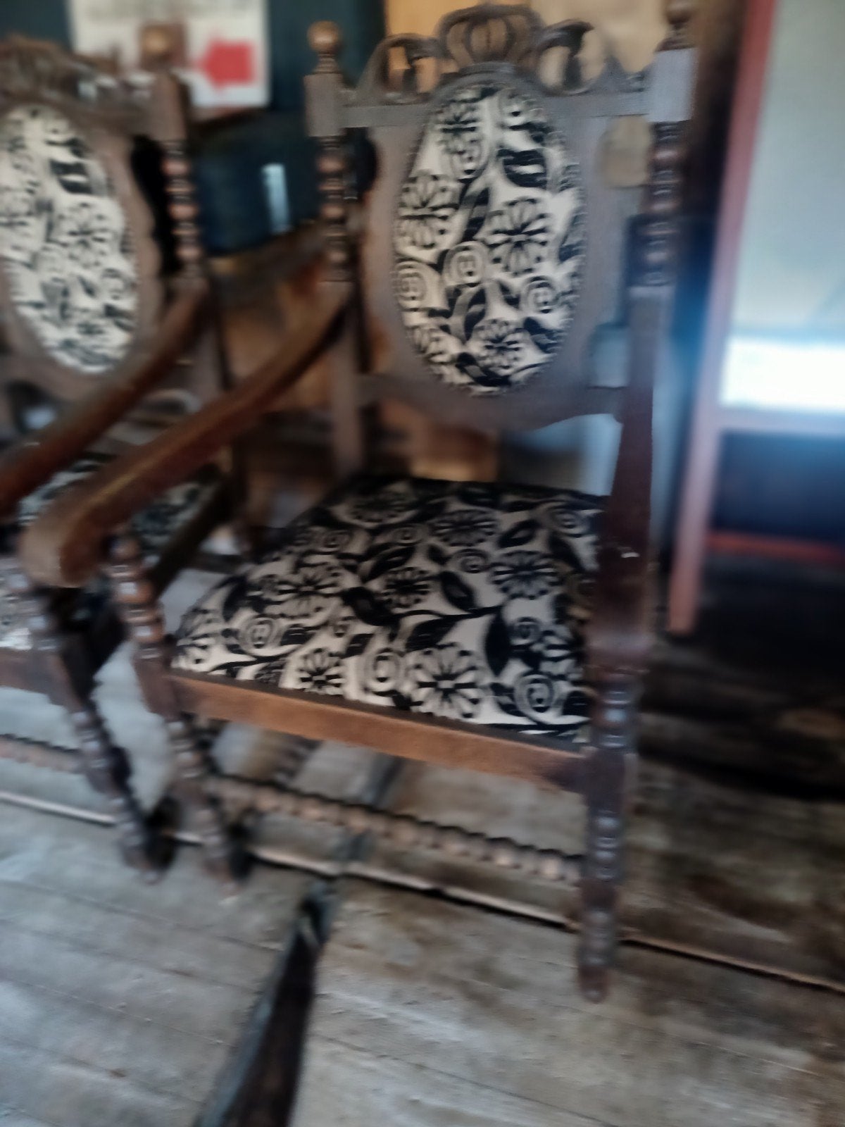 2 mooie oude stoelen, Ophalen