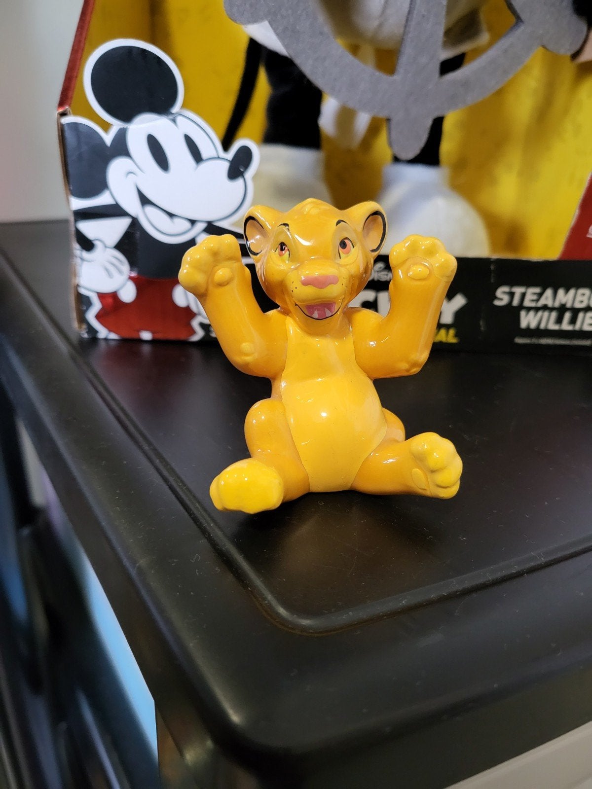 Keramiek simba beeldje disney lion king, Verzamelen, Ophalen of Verzenden, Leeuwenkoning of Jungle Boek, Zo goed als nieuw, Beeldje of Figuurtje