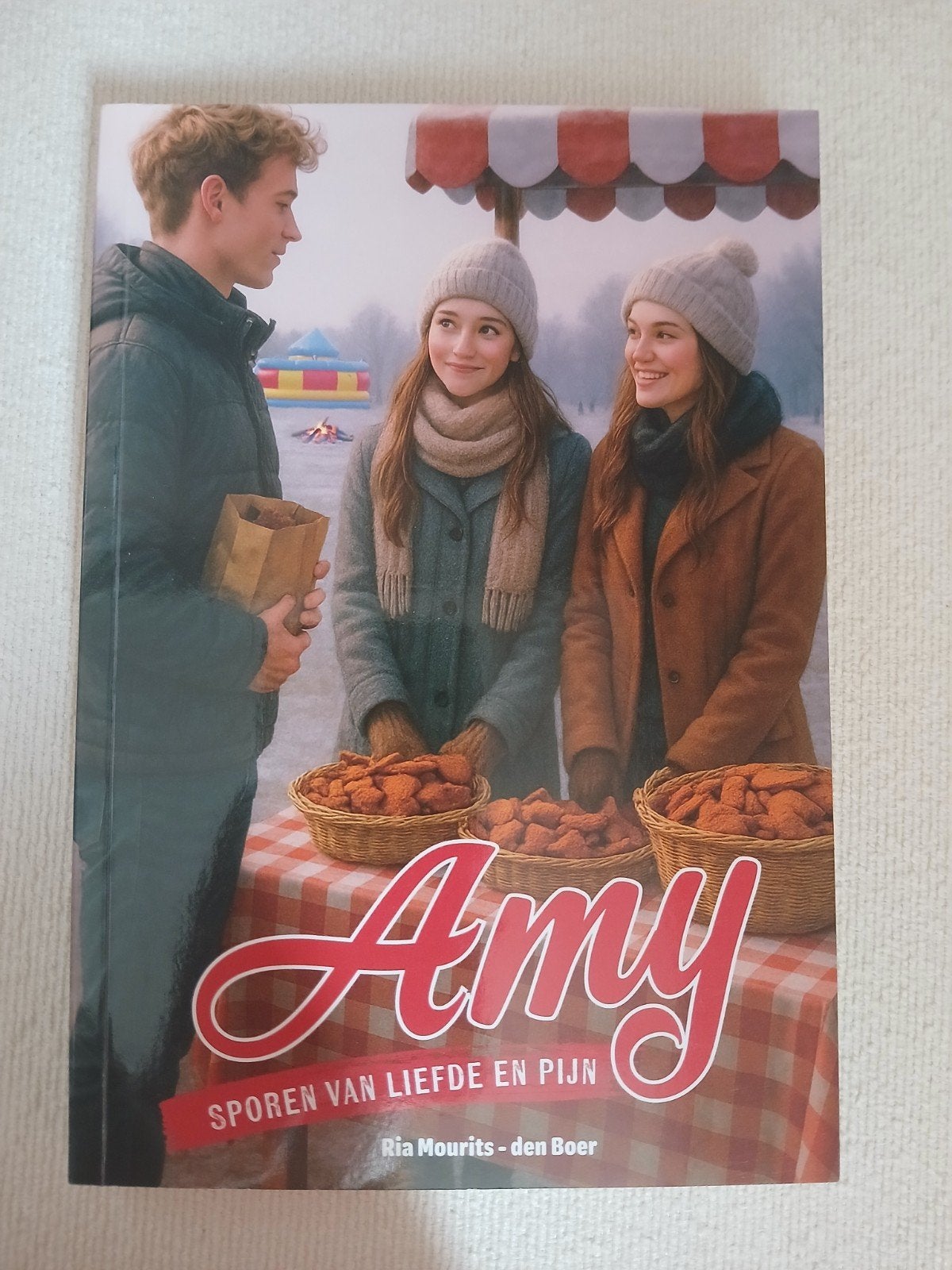 Amy: Sporen van Liefde en Pijn - Ria Mourits-den Boer 2025, Ophalen of Verzenden, Zo goed als nieuw, Ria Mourits-den Boer, Nederland