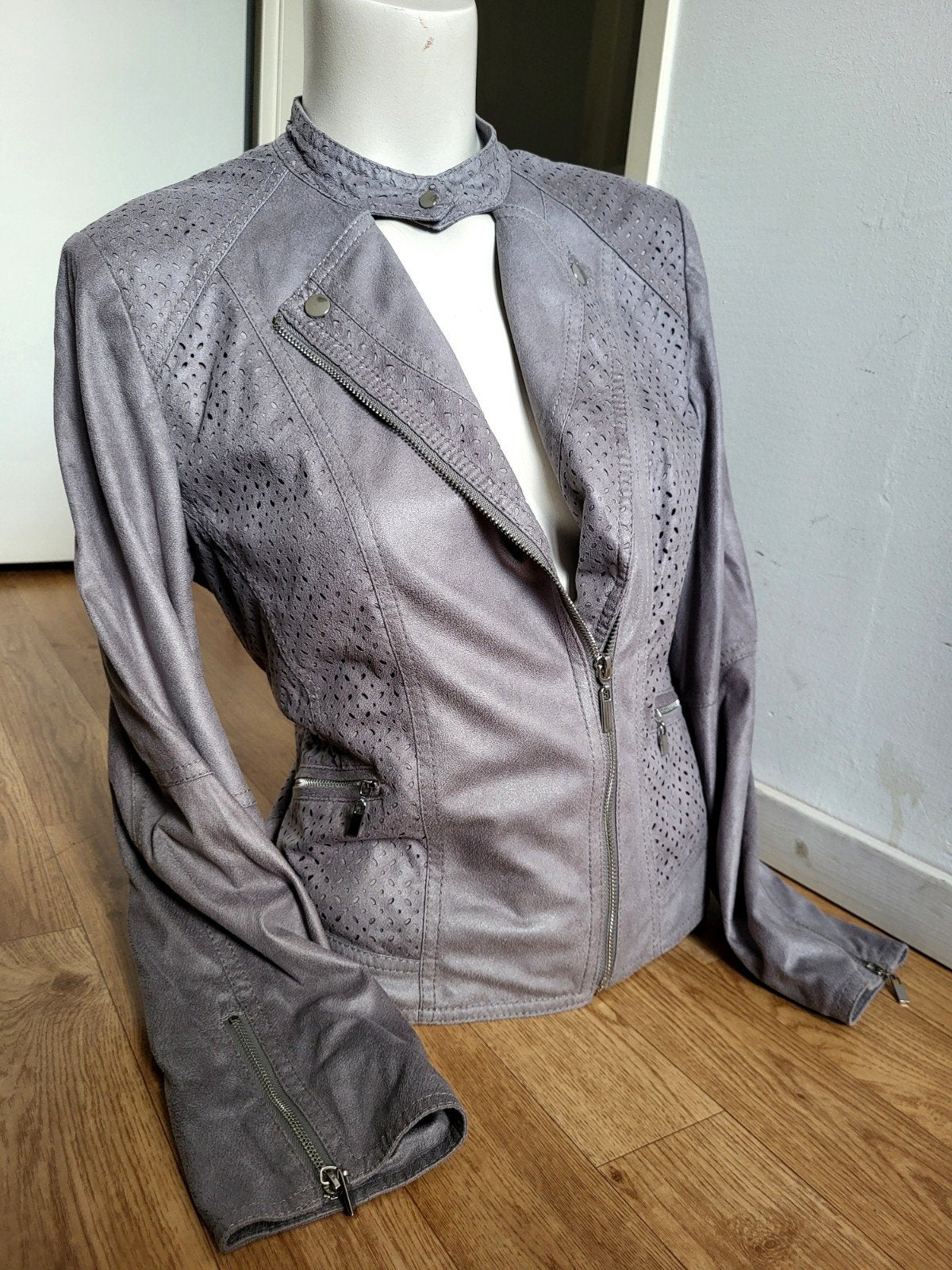 Gerry Weber suède bikerjas lichtgrijs, Kleding | Dames, Maat 38/40 (M), Ophalen of Verzenden, Zo goed als nieuw, Grijs