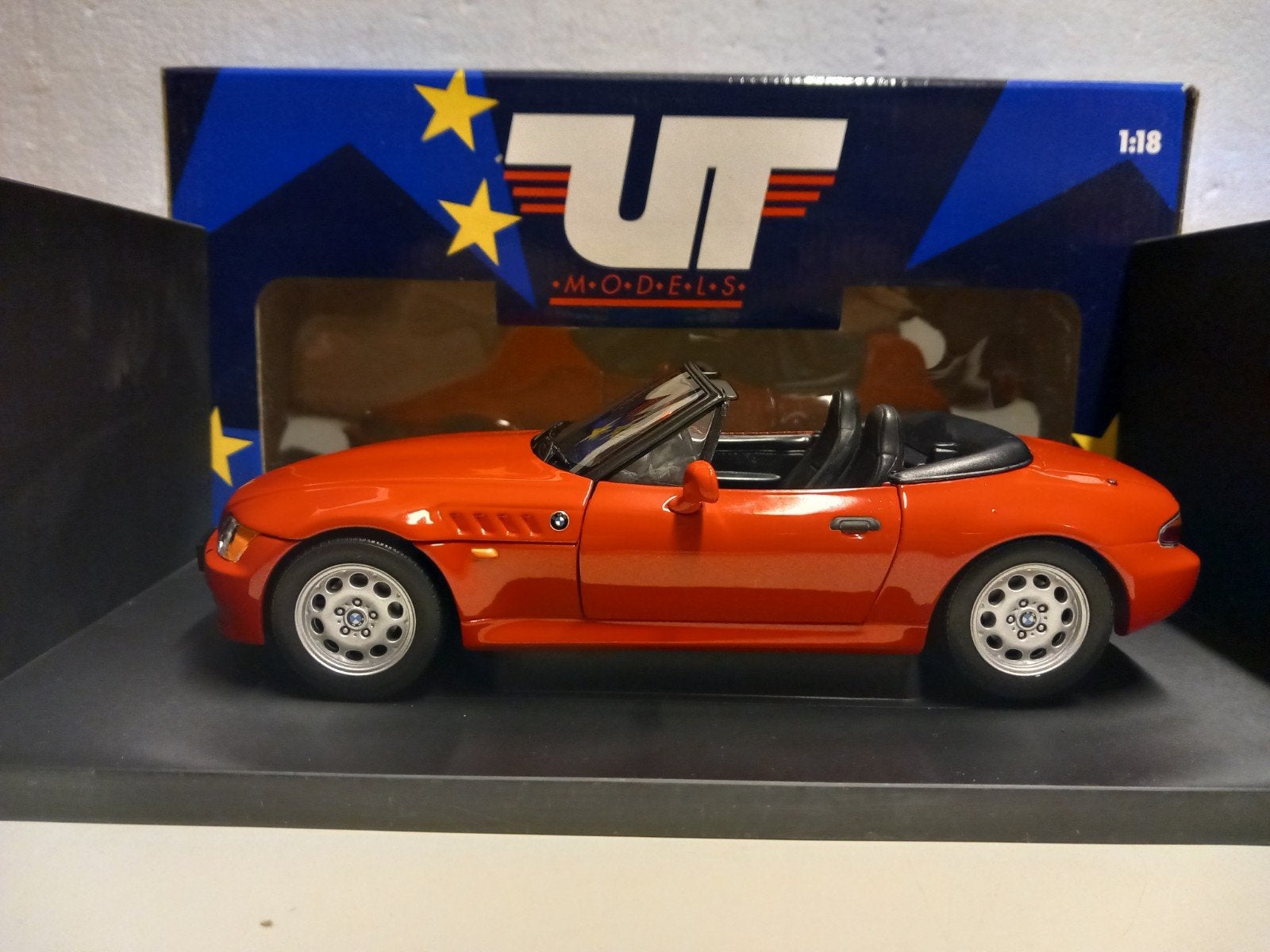 BMW Z3 Roadster cabriolet rood UT Models metal 1:18 KRD, Hobby en Vrije tijd, Modelauto's | 1:18, Ophalen of Verzenden, Zo goed als nieuw