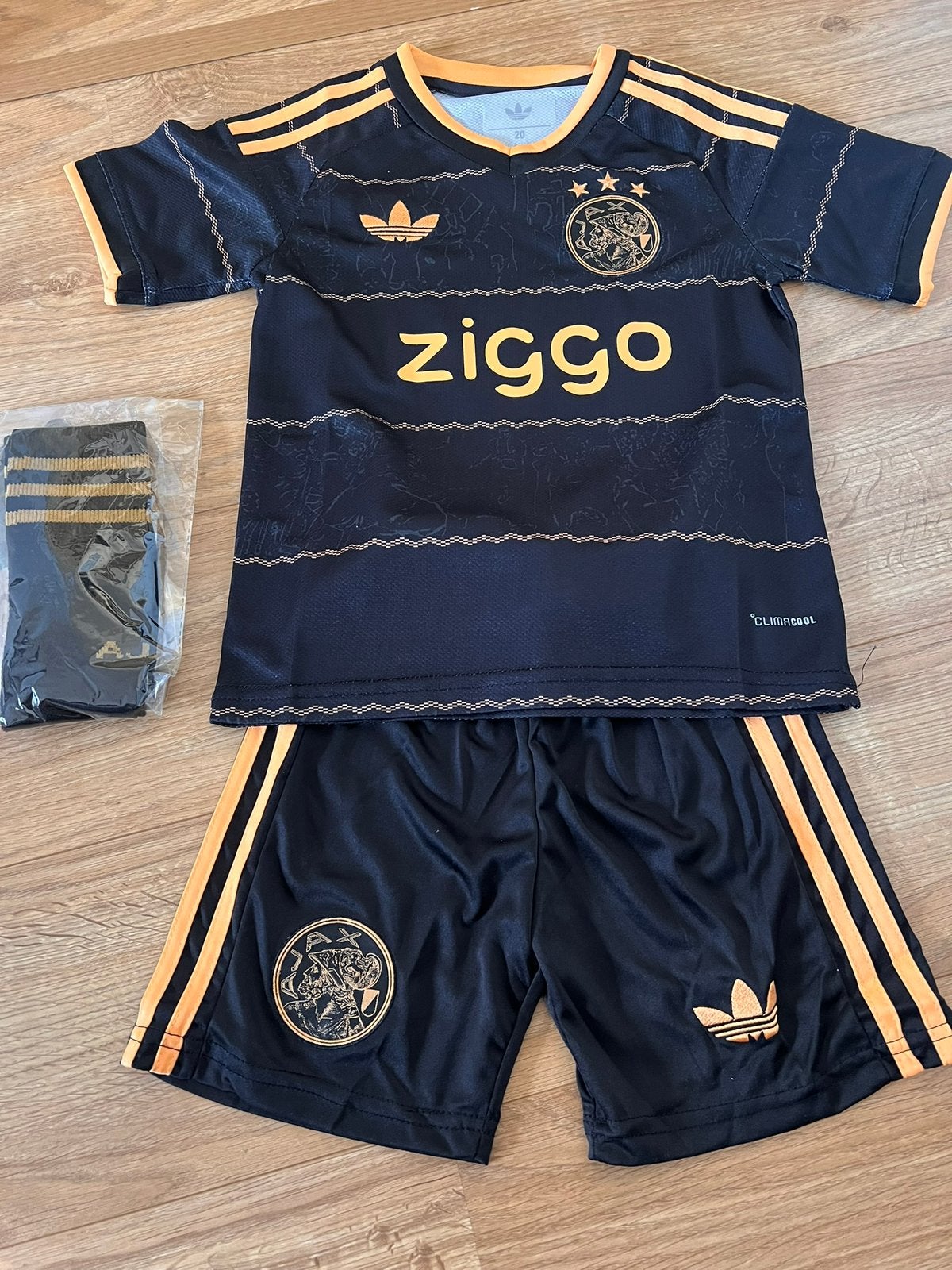 Voetbal ajax tenue maat 116/122, Ophalen of Verzenden, Nieuw, Jongen of Meisje, Sport- of Zwemkleding