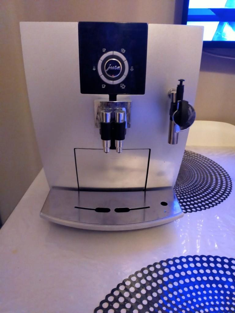 Te koop jura j5 koffiemachine, Gebruikt, Koffiemachine, Ophalen of Verzenden, Afneembaar waterreservoir