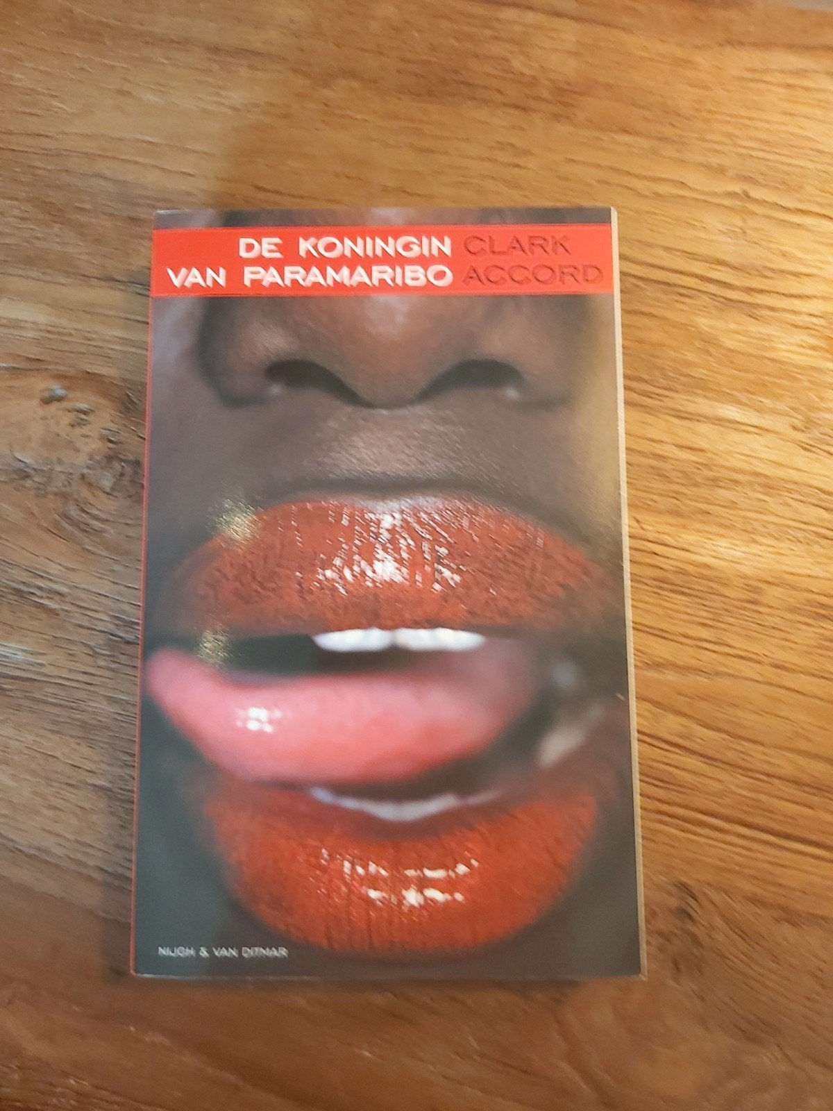 Clark Accord - De koningin van Paramaribo, Boeken, Ophalen of Verzenden, Zo goed als nieuw, Clark Accord