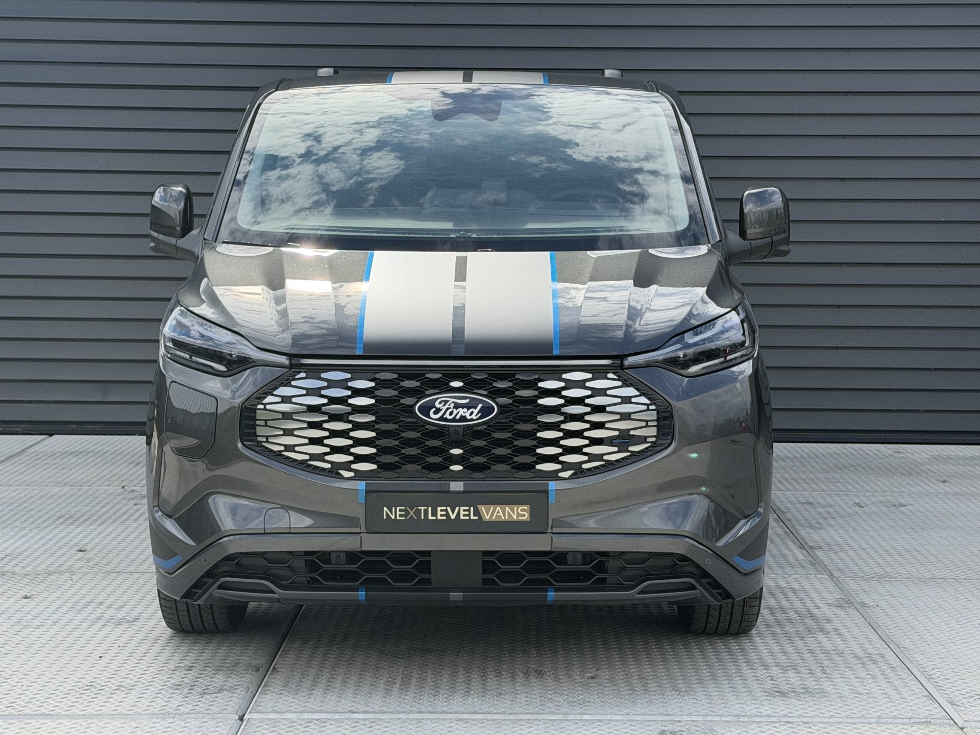 Ford Custom E Sport Dubbel Cabine 218 PK 71 kWh | 360 Camera, Auto's, Bestelauto's, Automaat, Metallic lak, Gebruikt, Zwart