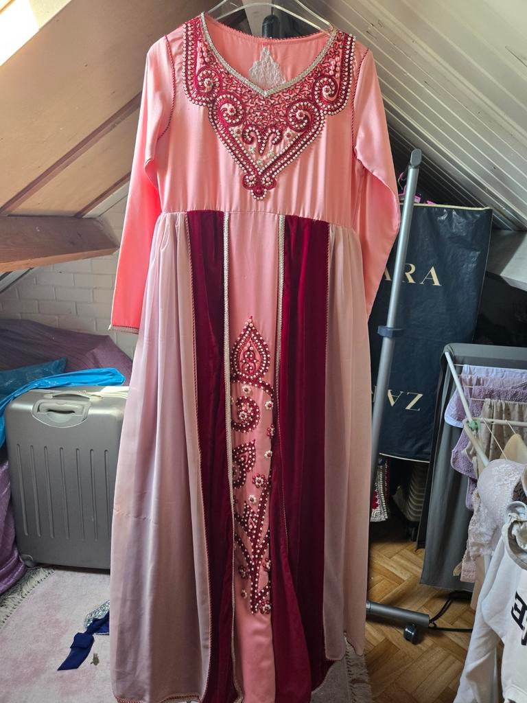 Elegante Roze Kaftan met Rode Borduurdetails - Maat S/M, Ophalen of Verzenden, Roze, Maat 36 (S), Gedragen
