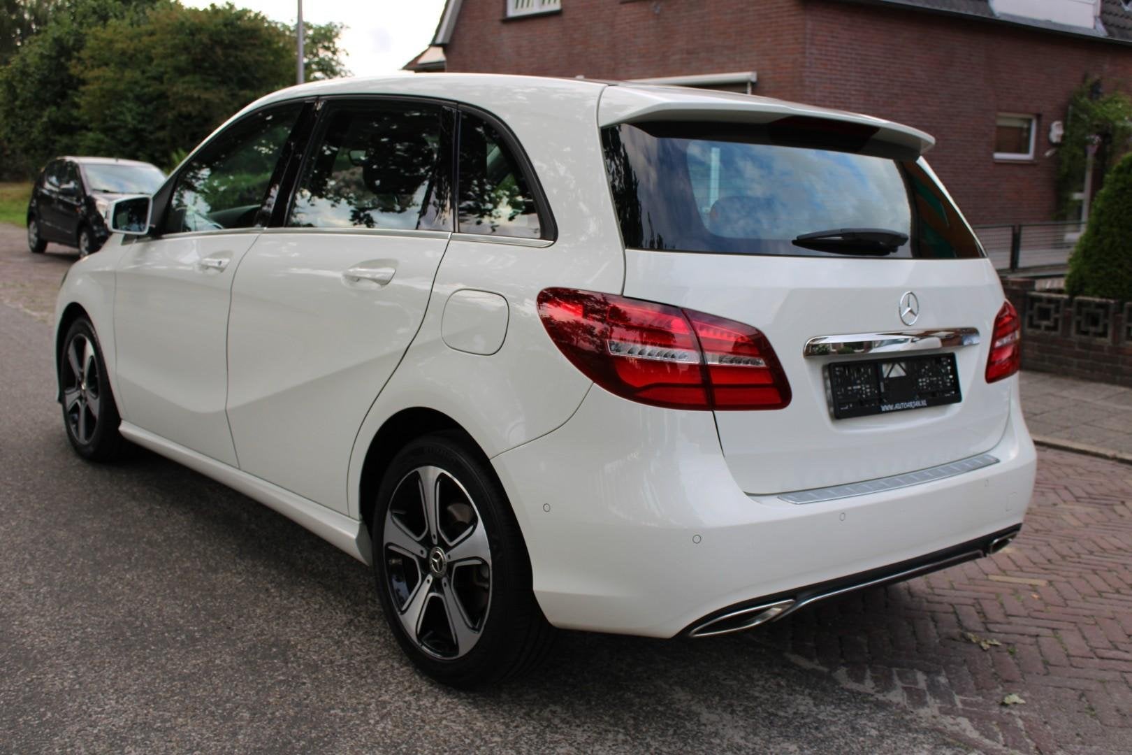 Mercedes-Benz B-klasse 180 Blue Efficiency Ambition LED, Nav, Auto's, Voorwielaandrijving, Dealer onderhouden, Stof, Gebruikt