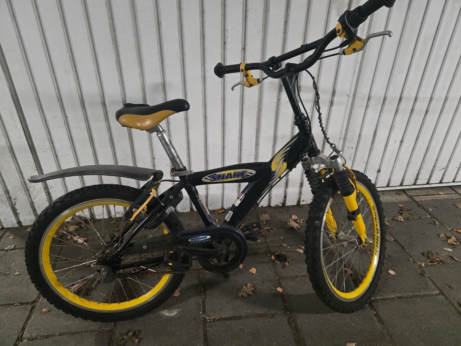 Snake Funrider kinderfiets 20 inch - Zwart/Geel, Ophalen, 20 inch of meer, Gebruikt, Velgrem