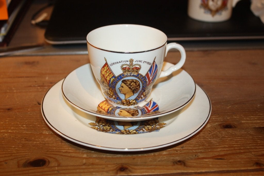 Ontbijtset kroning Elisabeth 2 1953, Verzamelen, Ophalen of Verzenden, Zo goed als nieuw, Servies