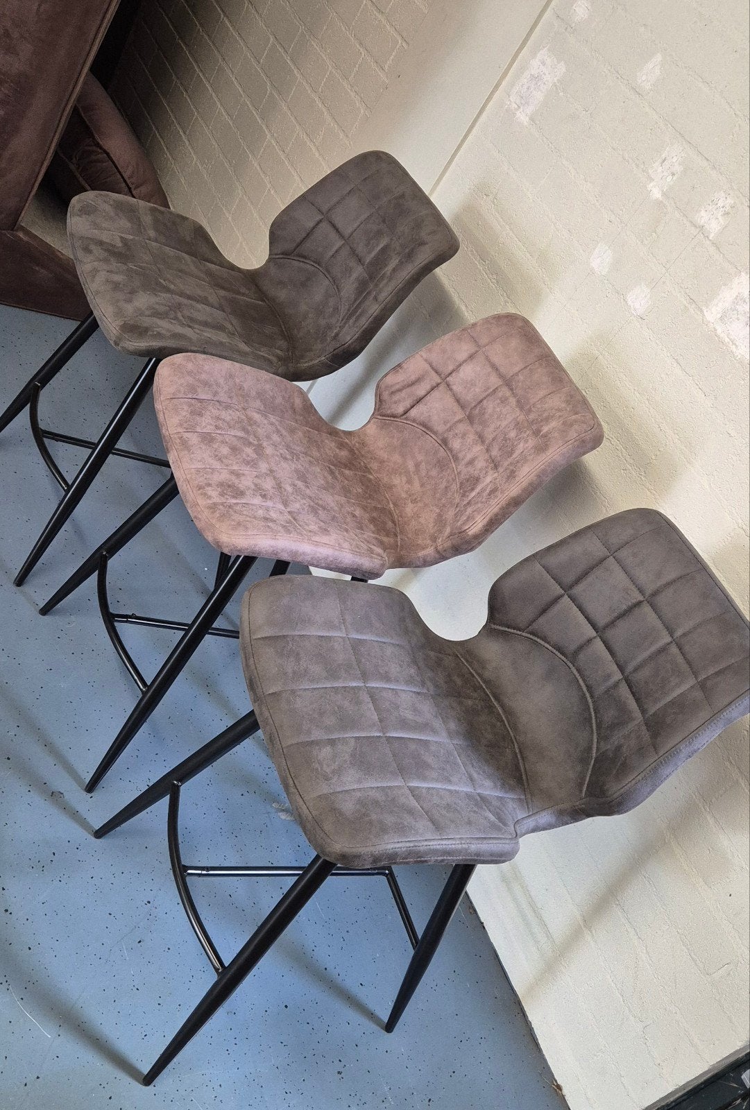 Nieuwe barkruk || 1 stoel (middelste) Taupe || Beschikbaar, Ophalen, Met voetsteun, ., 60 tot 90 cm