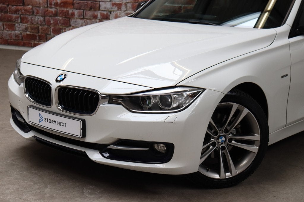 BMW 3 Serie Touring 316i High Executive Sport Line / Navigat, Auto's, BMW, Gebruikt, 4 cilinders, Wit, Handgeschakeld