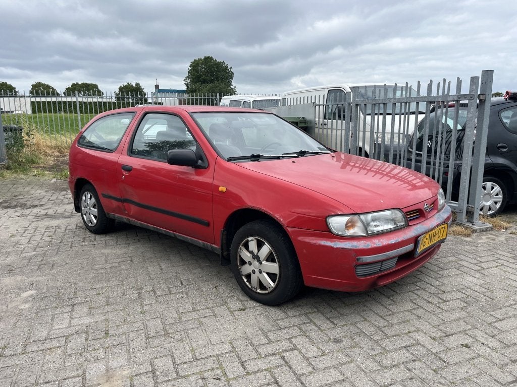Nissan Almera 1.4 LX | 3DRS| EXPORT AUTO!| AIRCO (bj 1996), Auto's, Oldtimers, Stof, Zwart, Origineel Nederlands, Bedrijf