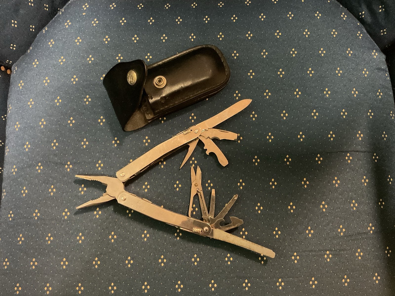 Multitool met etui - Handig en veelzijdig gereedschap, Ophalen of Verzenden, Gebruikt, Multitool
