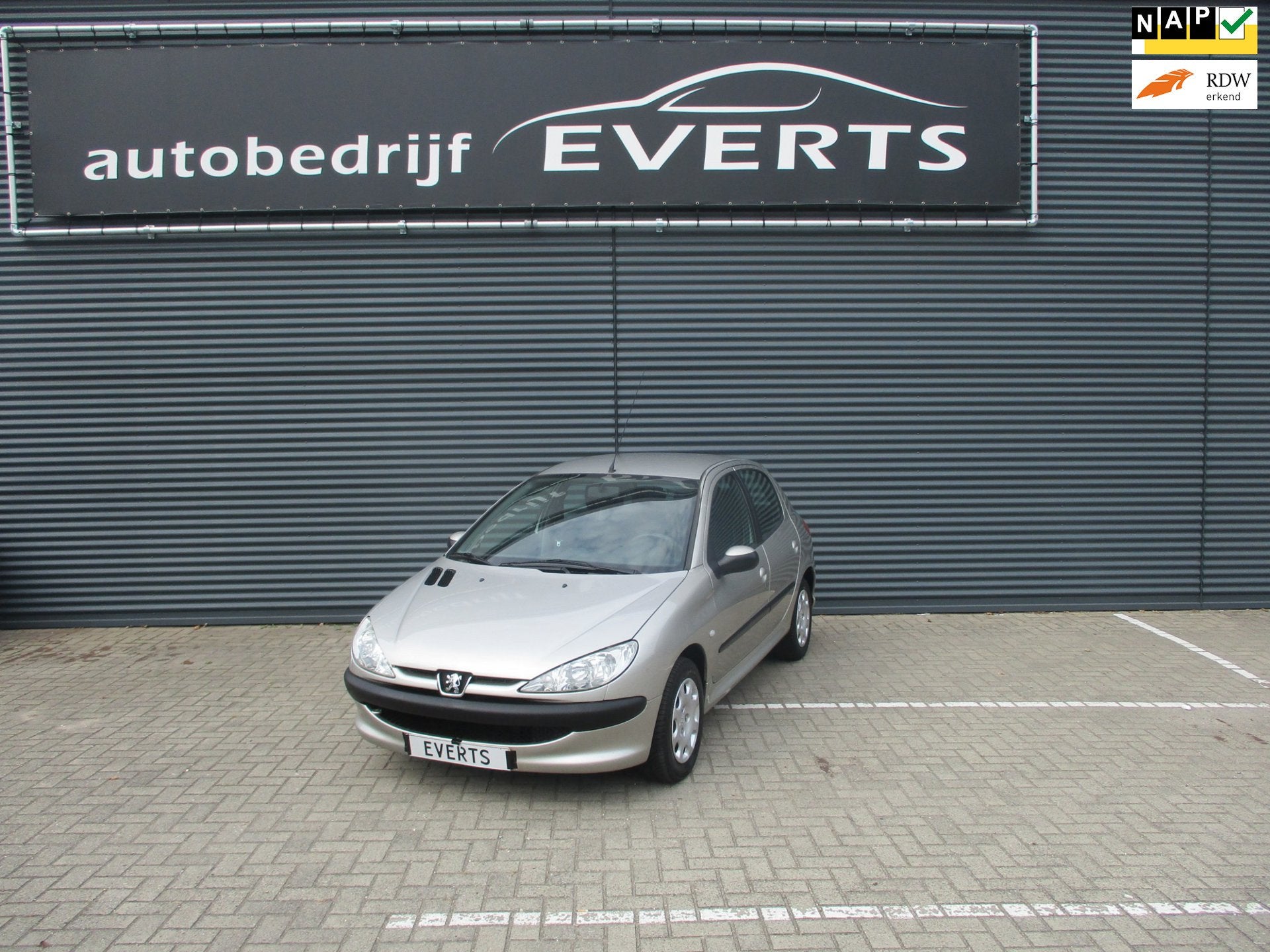 Peugeot 206 1.4 Air-line 2 Apk 24-09-2027 Airco elektrisch p, Auto's, Voorwielaandrijving, Dealer onderhouden, Stof, 31 €/maand