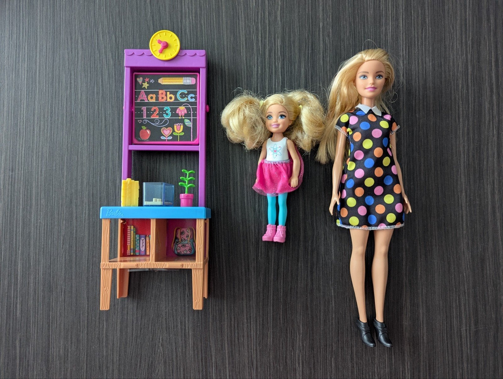 Barbie en Chelsea poppen met schoolset, Ophalen of Verzenden, Zo goed als nieuw, Barbie