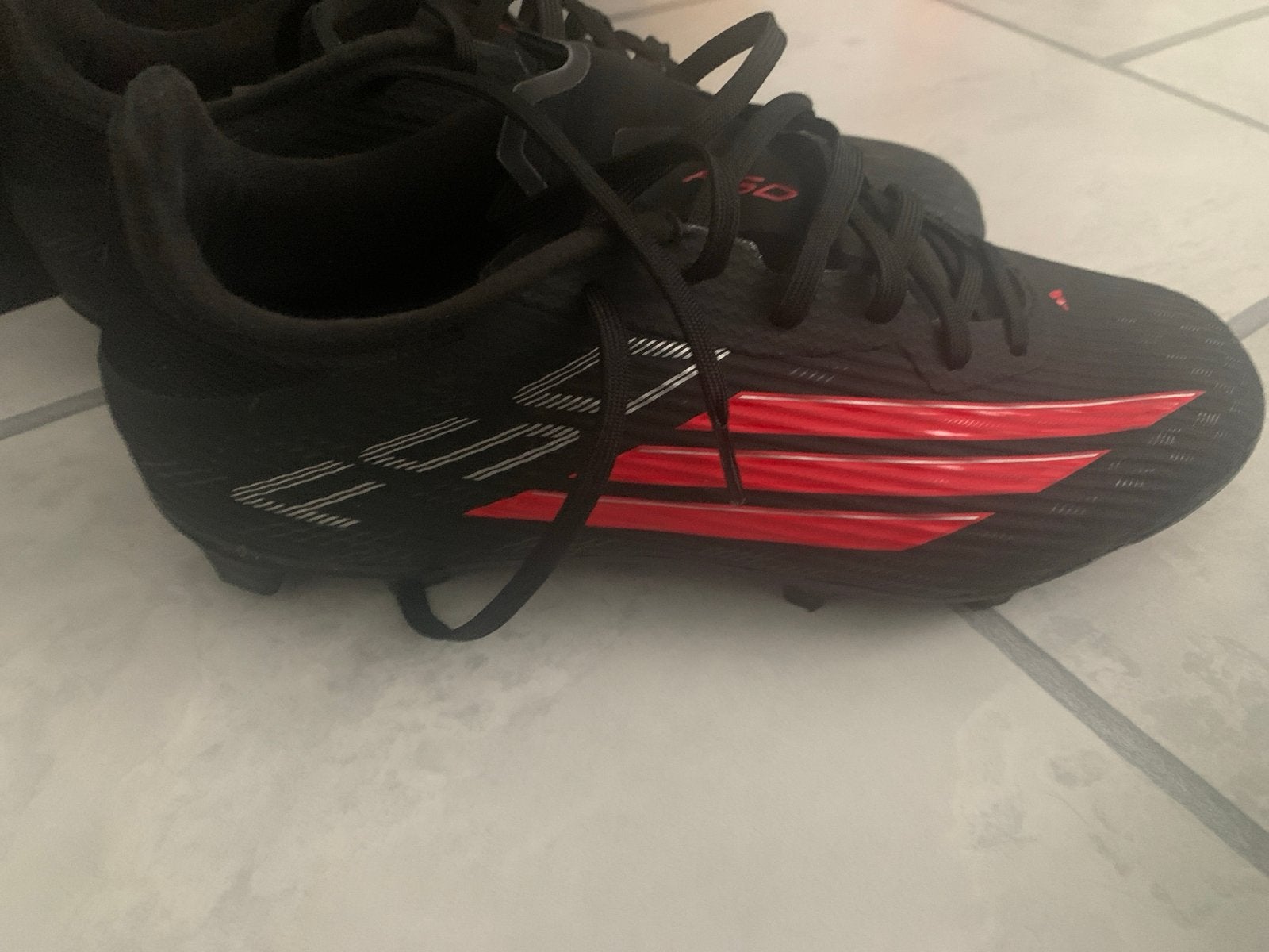 Zo goed als nieuwe Adidas F50 voetbalschoenen - Maat 41,5, Sport en Fitness, Ophalen of Verzenden, Zo goed als nieuw, Schoenen