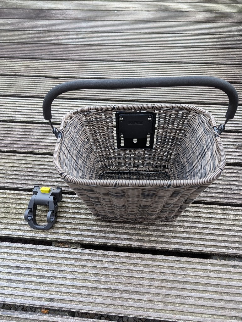 Basil Bremen Ratan look fietsmand met stuurbevestiging, Ophalen, Stuurbevestiging, Basil  zwart, Zo goed als nieuw
