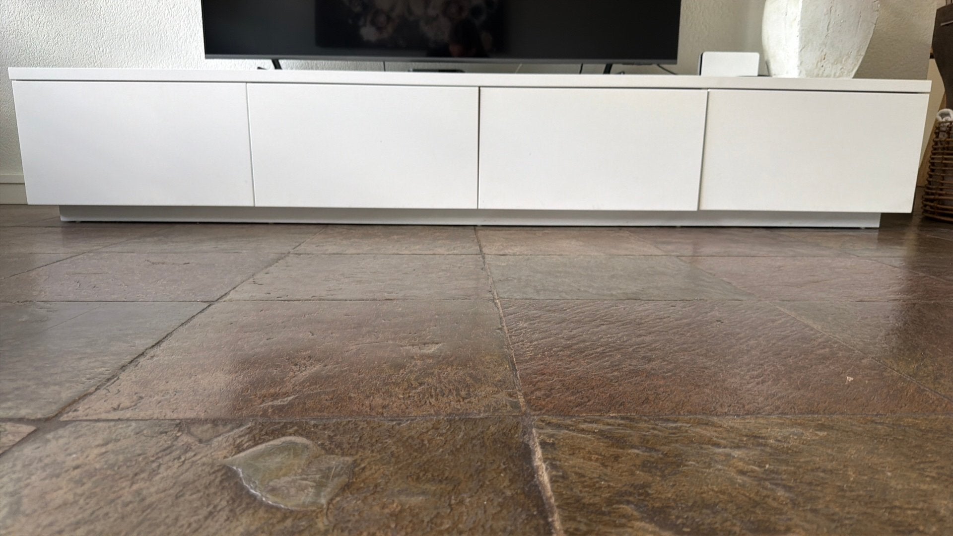 Moderne witte tv-meubel met 2 deuren 2 lades, Ophalen, Overige materialen, Zo goed als nieuw, 200 cm of meer