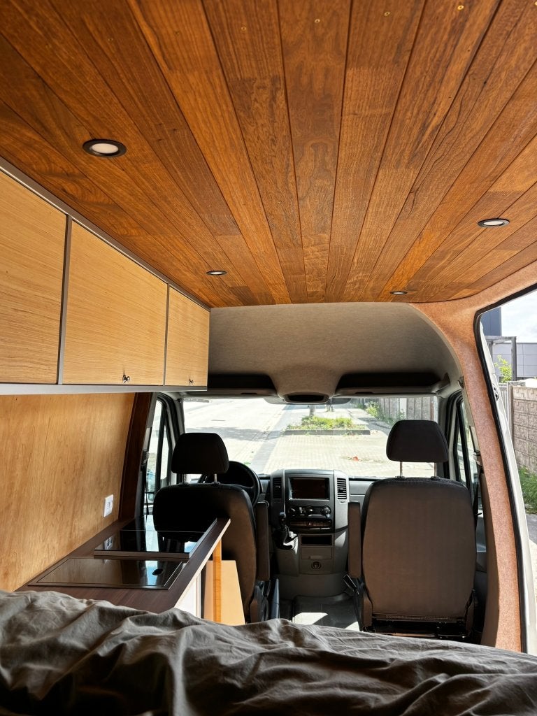 Off-grid camper Crafter L2H2 | 127k km | groot accupakket!, Caravans en Kamperen, Campers, Buscamper of Camperbus, Dakluik, Airbags