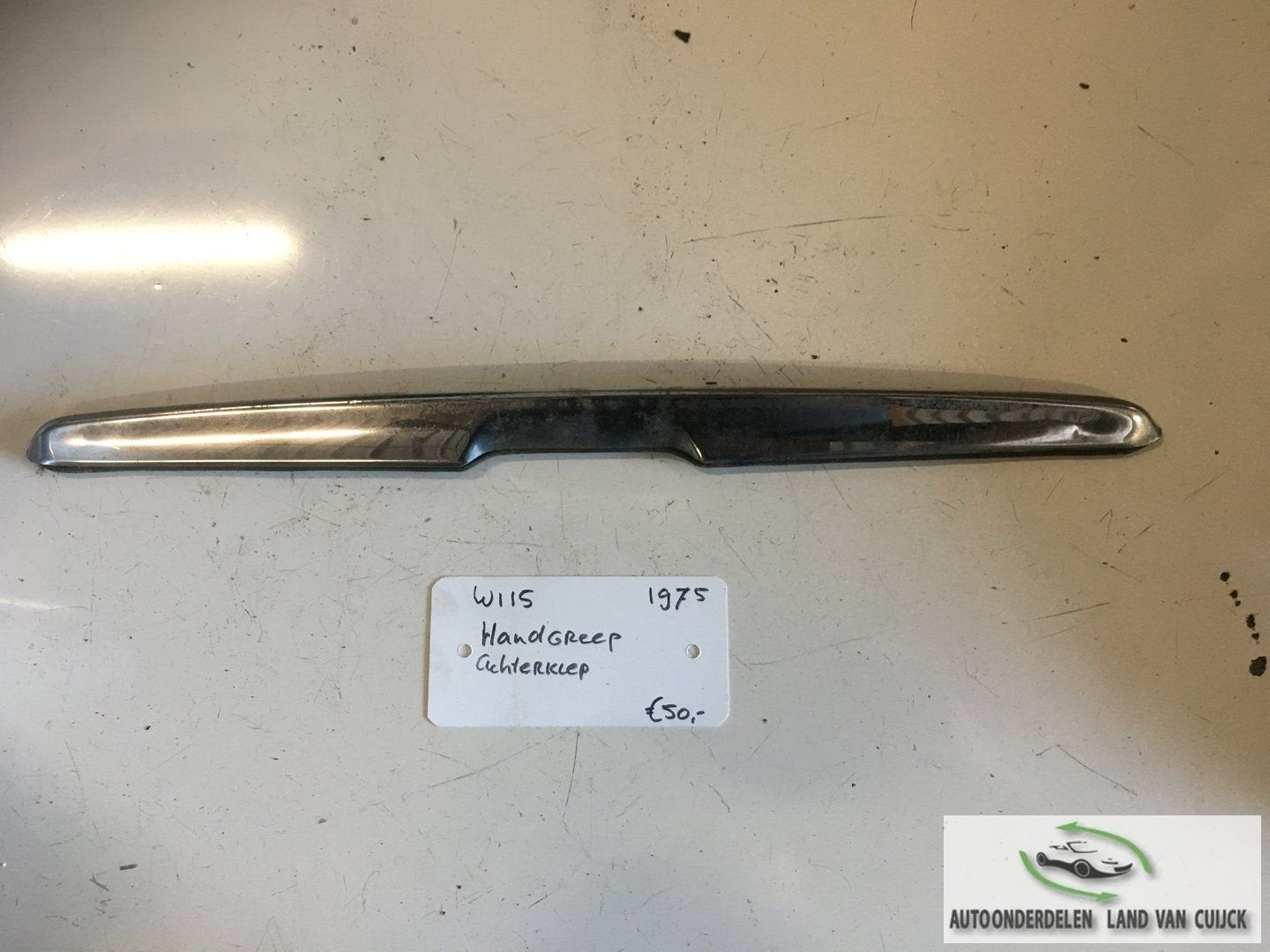 Mercedes W115  1975  Greep Chrome van de achterklep, Gebruikt, -, -, Ophalen of Verzenden
