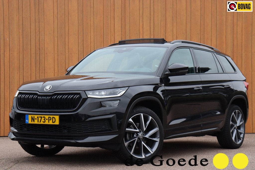 Skoda Kodiaq 1.5 TSI Sportline Business schuifdak stuur+stoe, Auto's, Skoda, 12 maanden, 4 cilinders, Zwart, Origineel Nederlands
