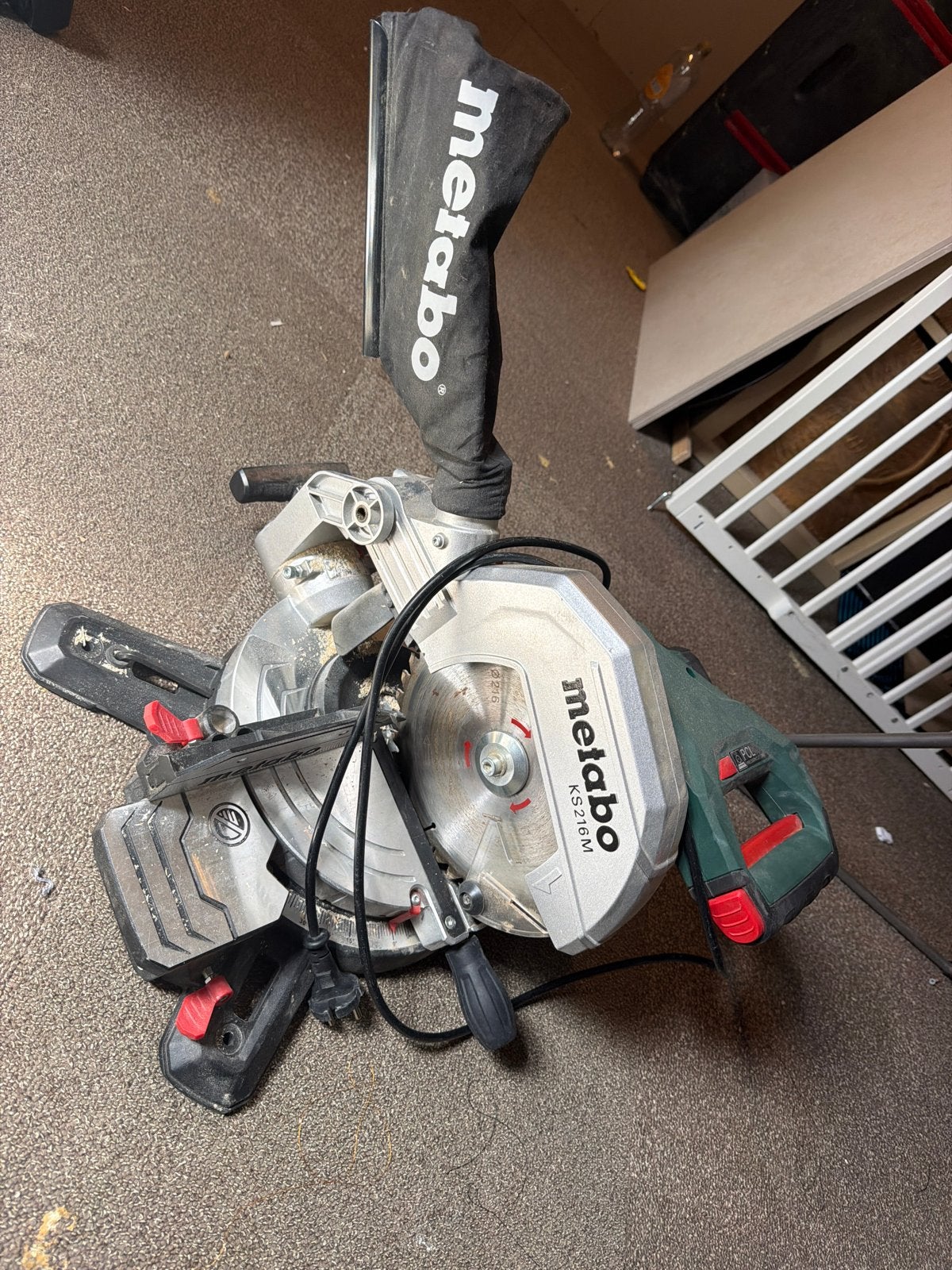 Metabo Afkortzaag KS216M - Gebruikt maar in goede staat, Doe-het-zelf en Verbouw, Gereedschap | Zaagmachines, Gebruikt, 600 tot 1200 watt