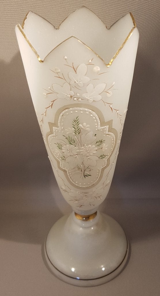 Napoleaans Franse Opaline glazen Vaas Bloemmotief met gouden, Antiek en Kunst, Antiek | Vazen, Ophalen of Verzenden