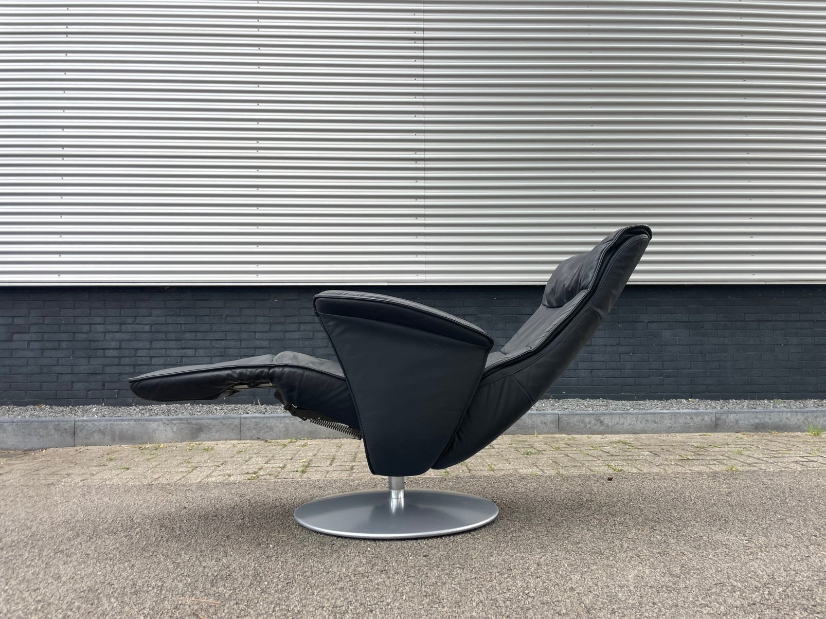 Foto 5 van Nette zwarte leren relax fauteuil / relax stoel draaibaar