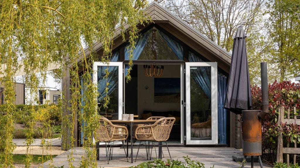 Te koop VRIJSTAAND CHALET EIGEN KAVEL op de veluwemeer, 2 slaapkamers, Recreatiepark, Gelderland en Veluwe, Chalet, Bungalow of Caravan