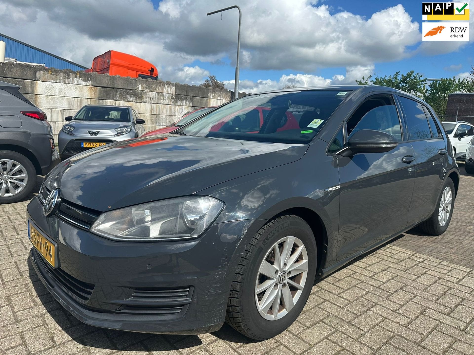 Volkswagen Golf 1.6 TDI CLIMA/ CRUISE/ LM VELGEN/ 6 BAK!, Voorwielaandrijving, Euro 5, Stof, Gebruikt