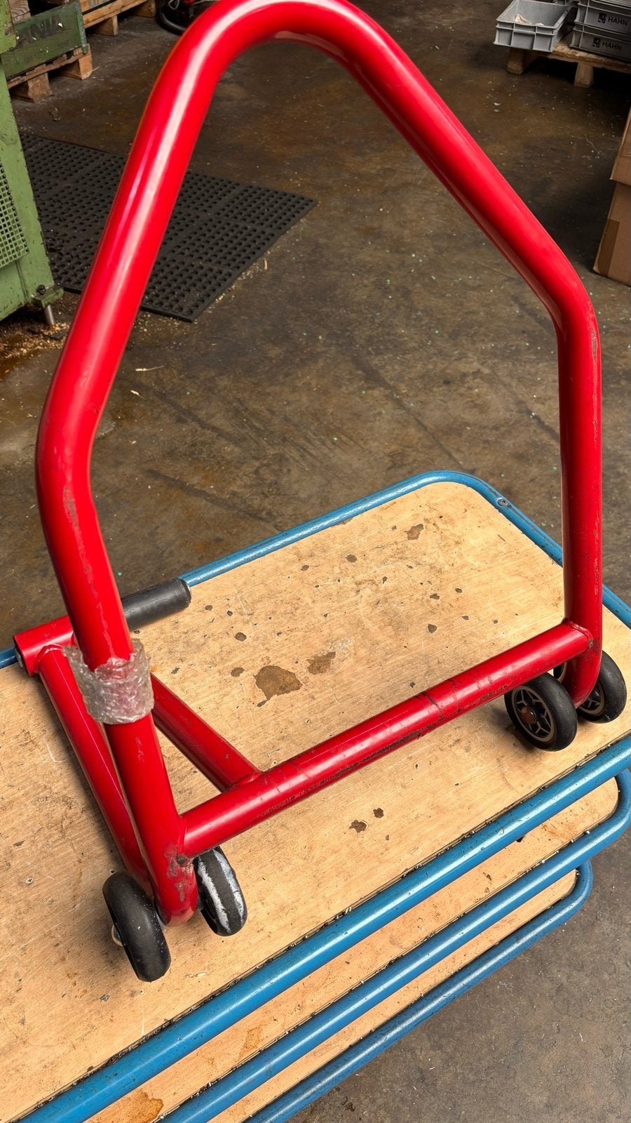 Rode motorfiets standaard met wielen, Motoren, Ophalen, Gebruikt