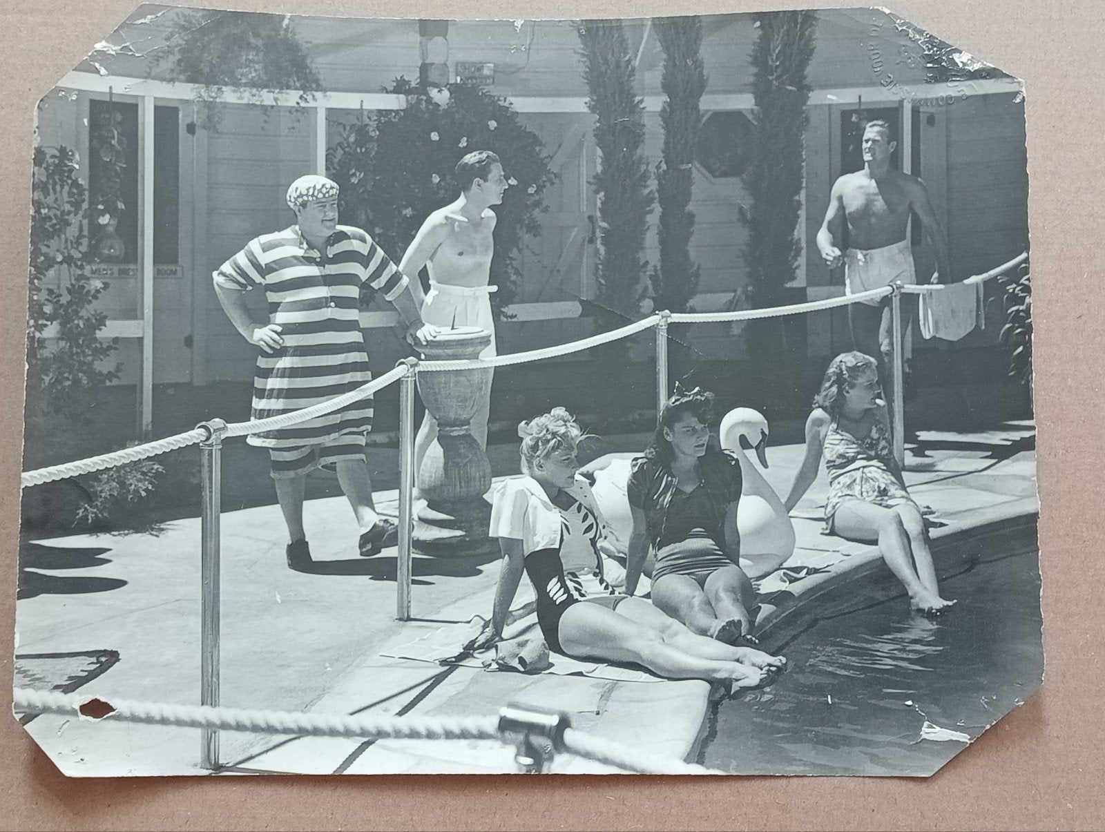 Vintage foto: Zomerse taferelen bij het zwembad, Ophalen of Verzenden, Gebruikt