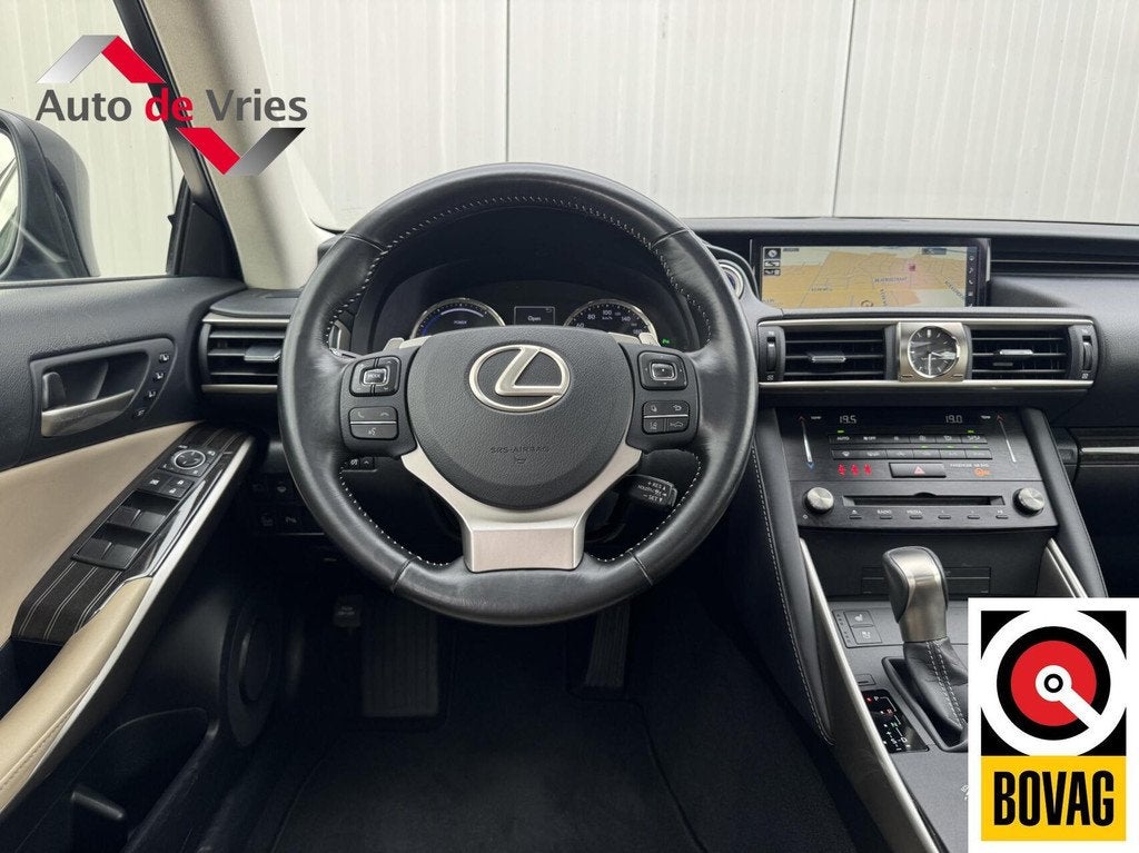 Lexus IS 300h Hybrid Luxury Line|Schuifdak|NL-Auto|LED, Auto's, Lexus, Achterwielaandrijving, Gebruikt, Blauw, Bedrijf