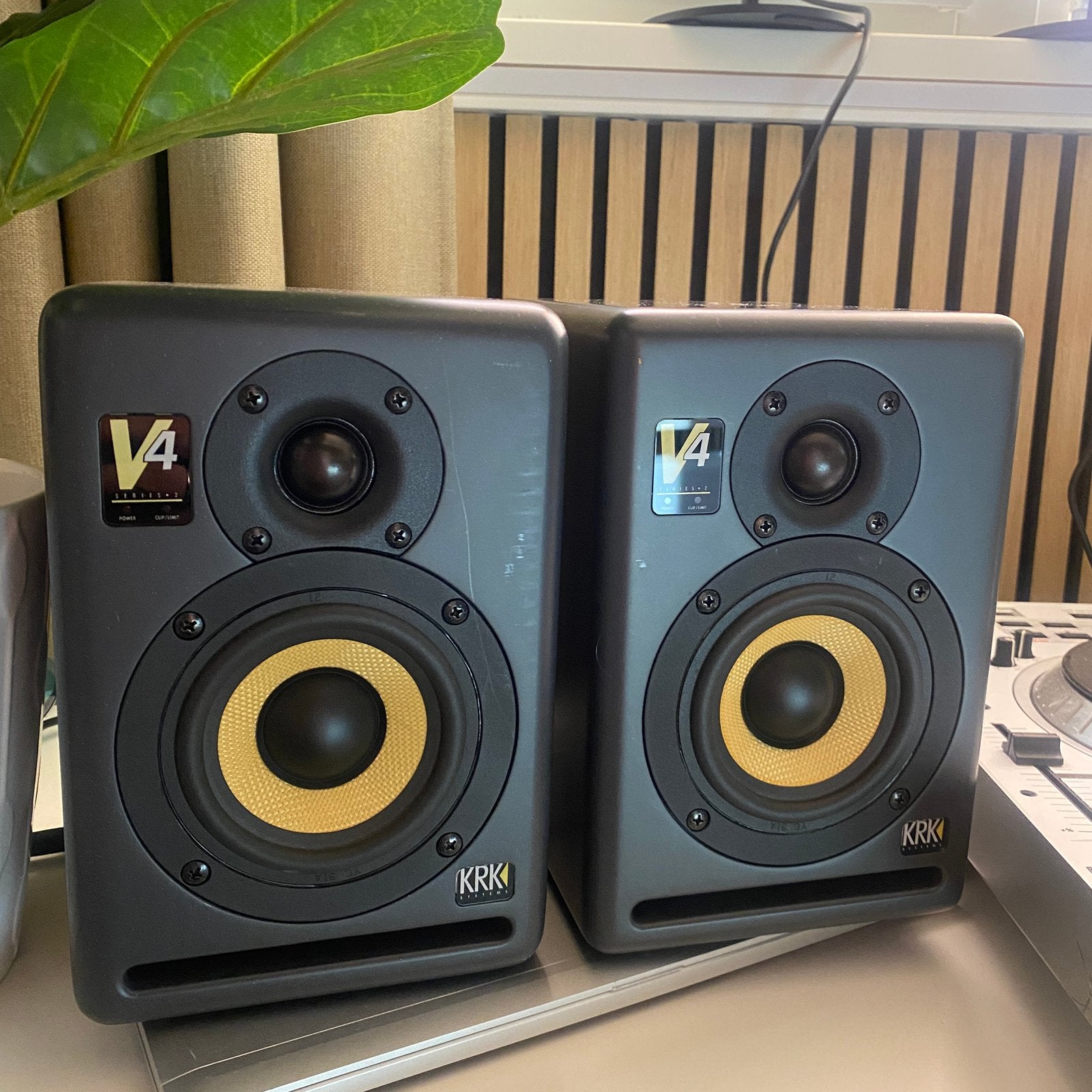 KRK V4 Series 2 Studiomonitor - Zo goed als nieuw, Audio, Tv en Foto, Luidsprekers, Ophalen of Verzenden, Zo goed als nieuw, Studiomonitor