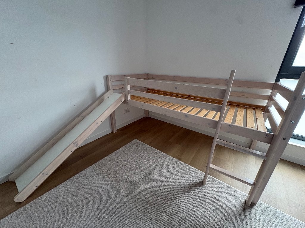 Halfhoogslaper met glijbaan 90x200, Kinderen en Baby's, Kinderkamer | Stapelbedden en Hoogslapers, Ophalen, Gebruikt, Halfhoogslaper