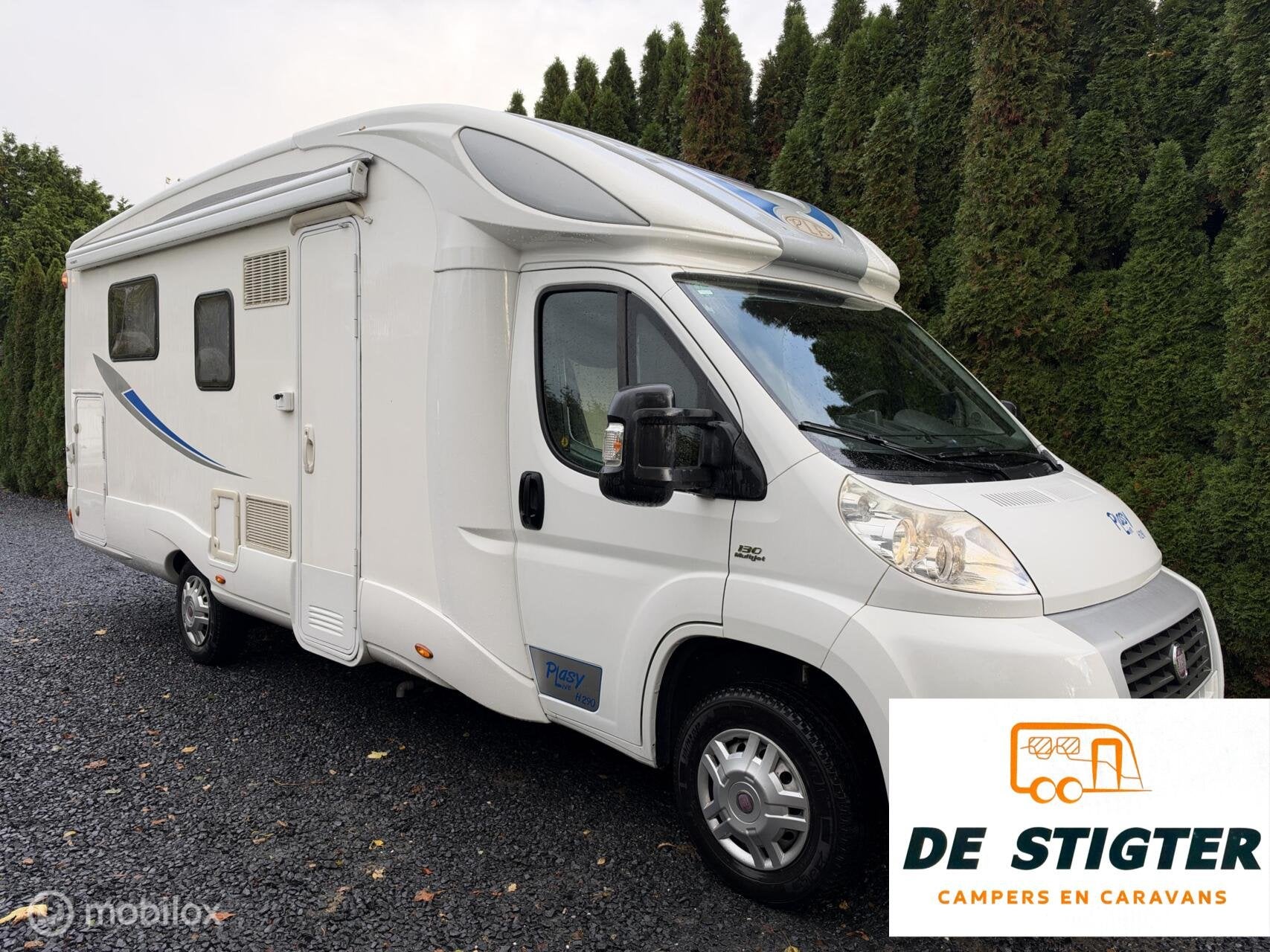 PLA HL290 Plasy Live Queensbed Hefbed Douche Airco, Caravans en Kamperen, Overige merken, 7 tot 8 meter, Bedrijf, Elektrische ramen