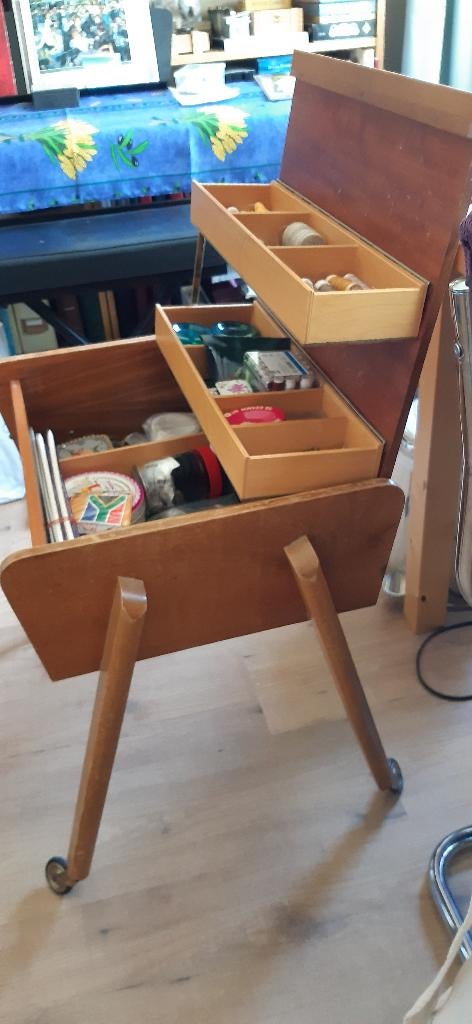 Mooie verrijdbare vintage naaigerei-kist, Hobby en Vrije tijd, Naaien en Fournituren, Ophalen, Gebruikt, Overige typen