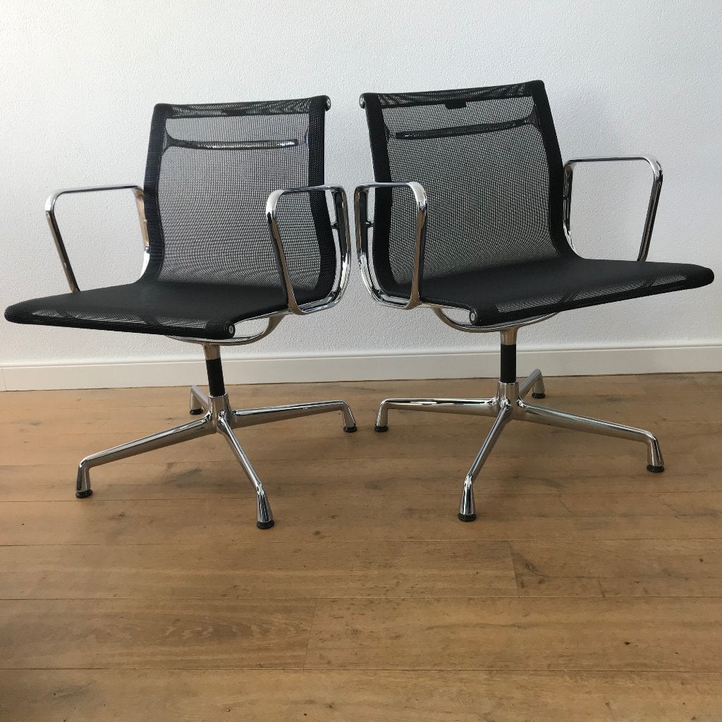 2 IZGS Vitra EA 107 EA107 stoel zwart netweave chroom, Huis en Inrichting, Stoelen, Ophalen, Zwart, Zo goed als nieuw, Nvt
