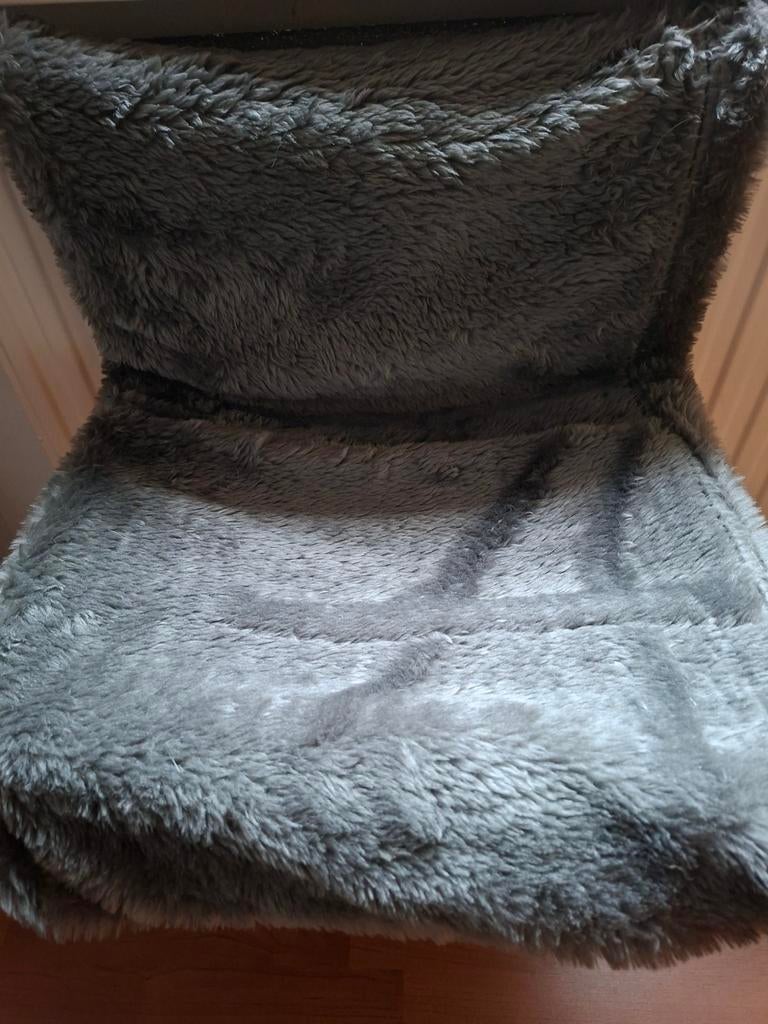 Radiator hangmat vd kat, Ophalen