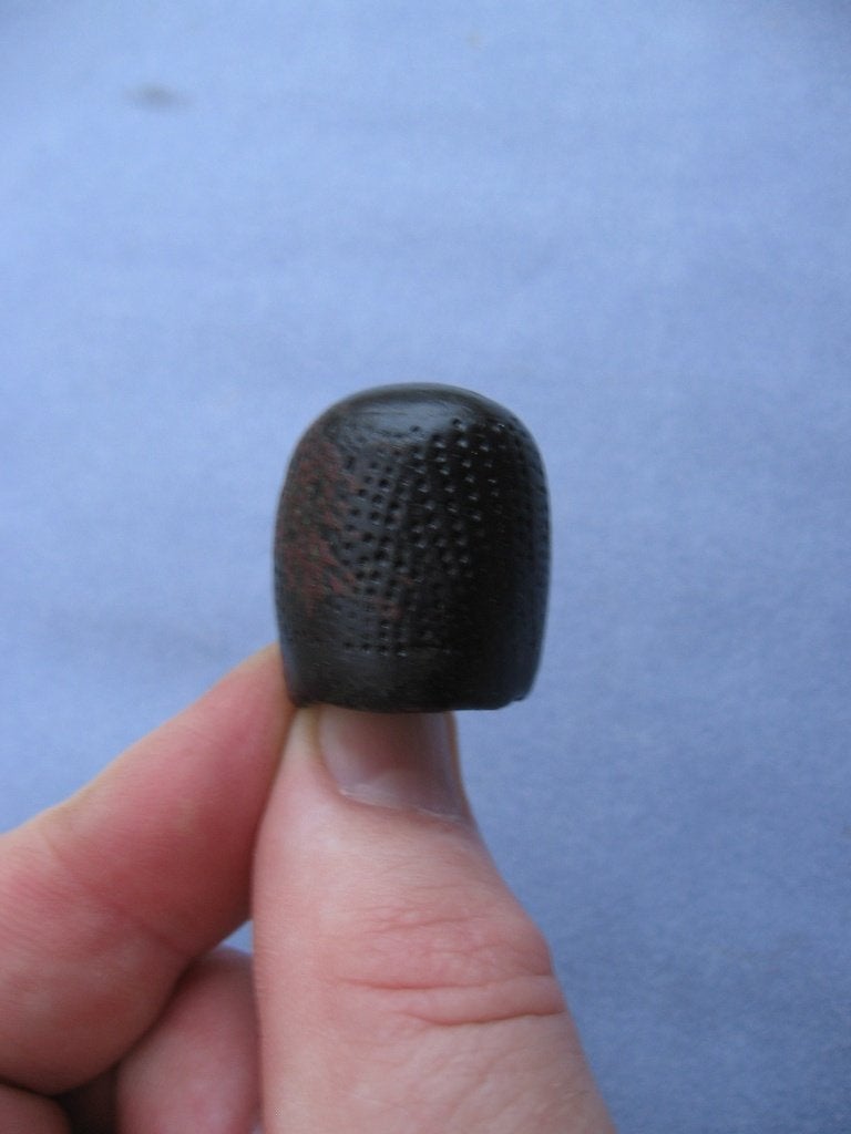 Bronzen middeleeuwse vingerhoed ca. 1000 A.D. - bodemvondst, Ophalen of Verzenden, Brons