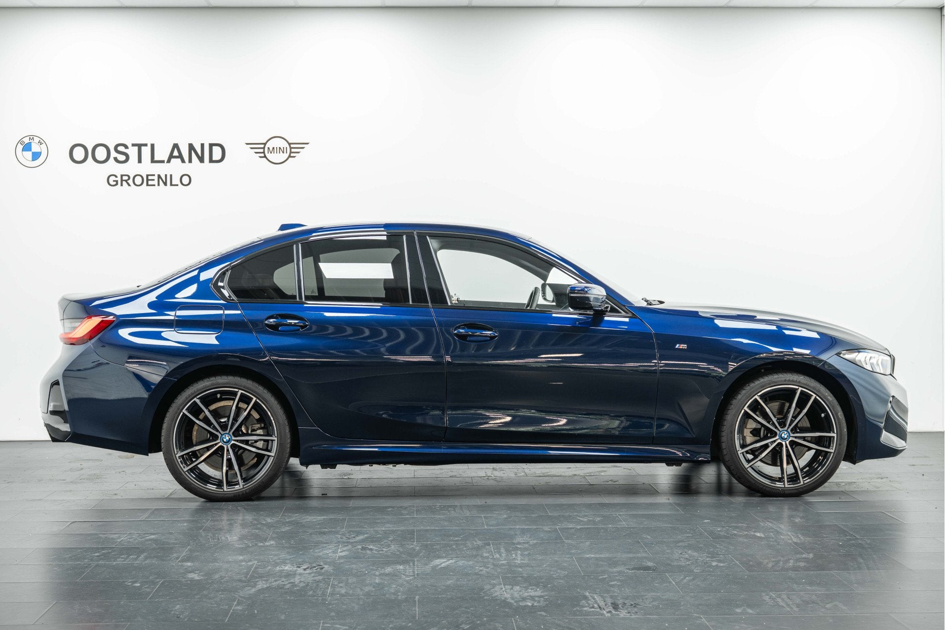 BMW 3 Serie 320e M Sport Automaat / Sportstoelen / 19" Licht, Automaat, 1998 cc, Achterwielaandrijving, Gebruikt