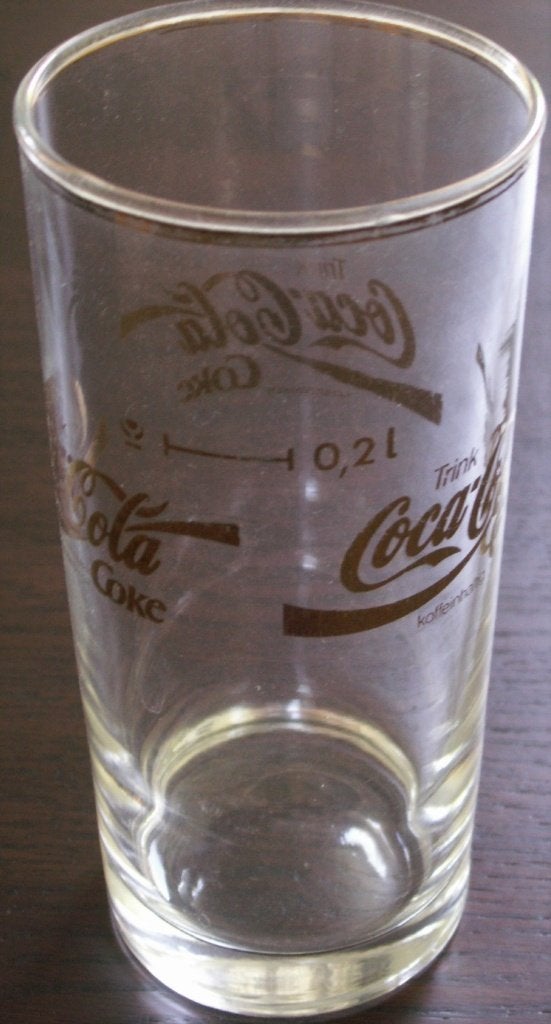 Recht Duits Coca Cola glas goudkleurige opdruk Trink C 0,2L, Verzamelen, Glas en Borrelglaasjes, Ophalen of Verzenden, Nieuw, Frisdrankglas
