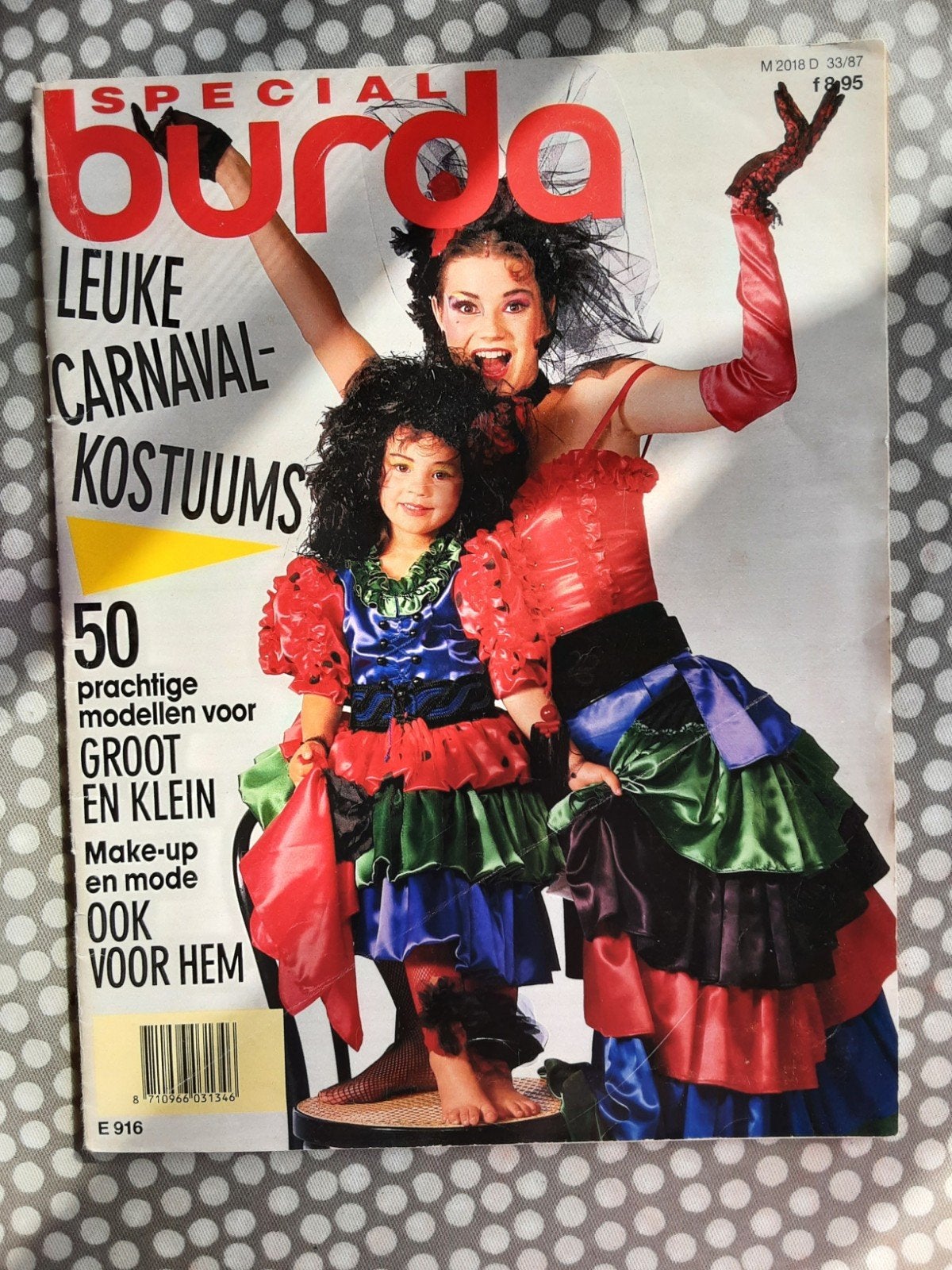 BURDA special - Leuke carnaval kostuums  50 modellen, Hobby en Vrije tijd, Ophalen of Verzenden, Zo goed als nieuw, Burda
