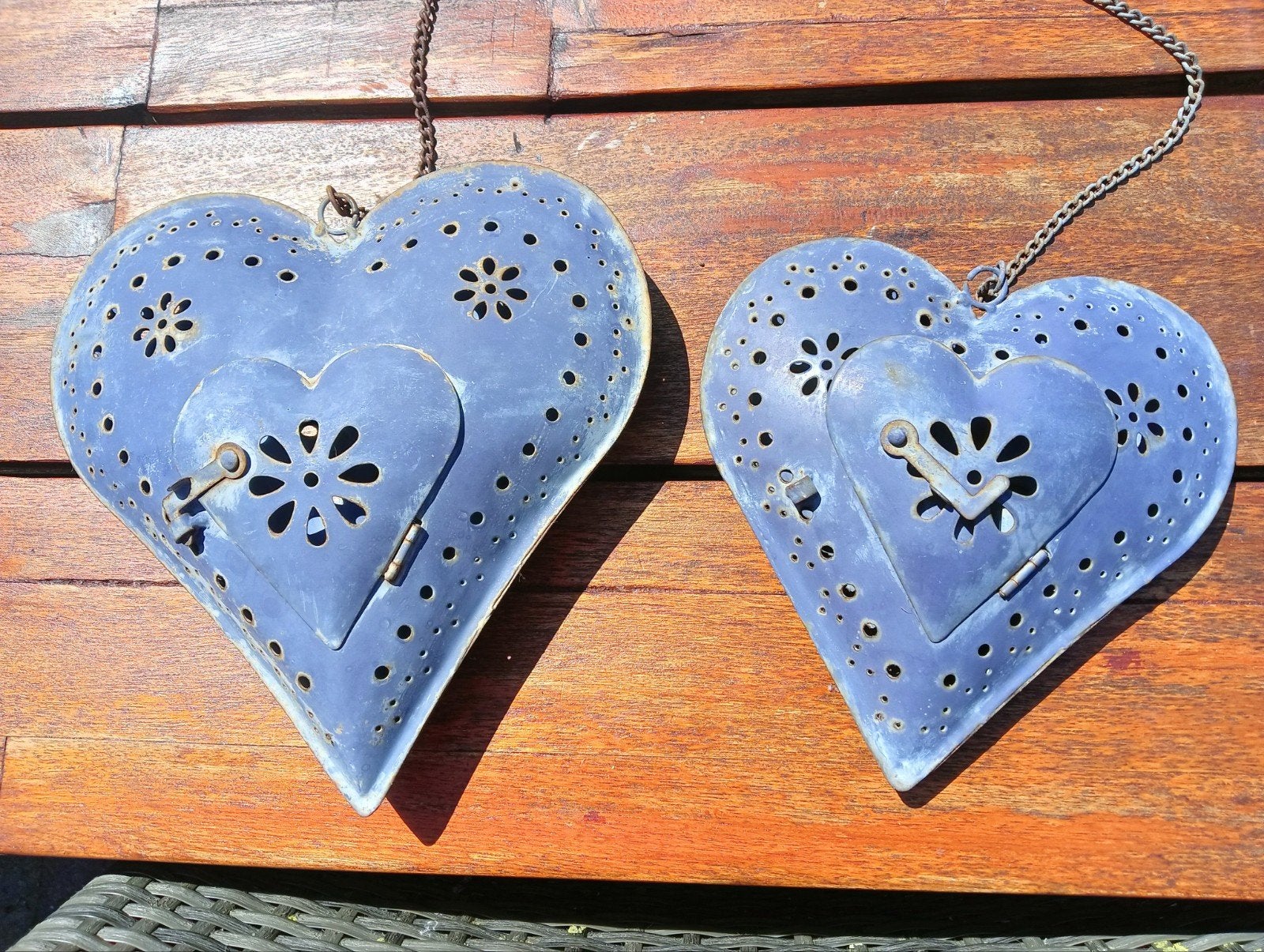 Twee roestige harten met een luikje voor waxinelicht i, Tuin en Terras, Tuinwanddecoratie, Ophalen of Verzenden, Gebruikt