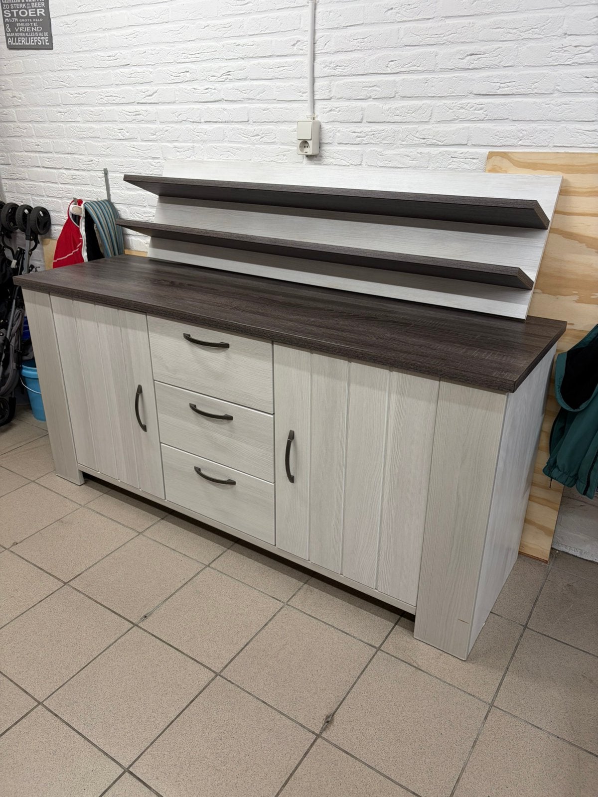 Dressoir met wandpaneel, Ophalen, Gebruikt, Met deur(en), 150 tot 200 cm