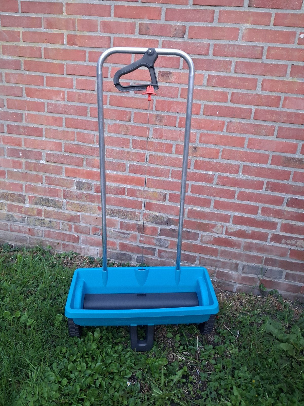 gardena meststrooier/ strooiwagen, Ophalen