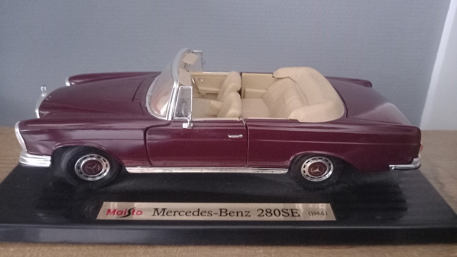 Maisto Mercedes-Benz 280SE (1966) Oldtimer Auto op Schaal, Ophalen of Verzenden, Maisto